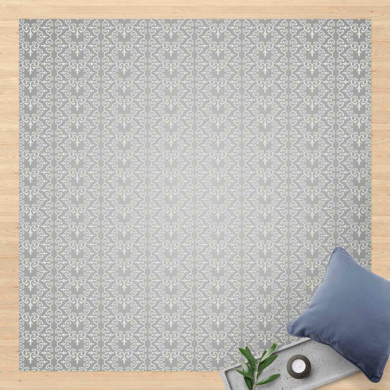 Alfombras vinílicas - No.TA97 Antique Pattern Silver - Cuadrado 1:1 Dimensión LxA: 100cm x 100cm
Alfombras vinílicas - No.TA97 Antique Pattern Silver - Cuadrado 1:1 Dimensión LxA: 100cm x 100cm