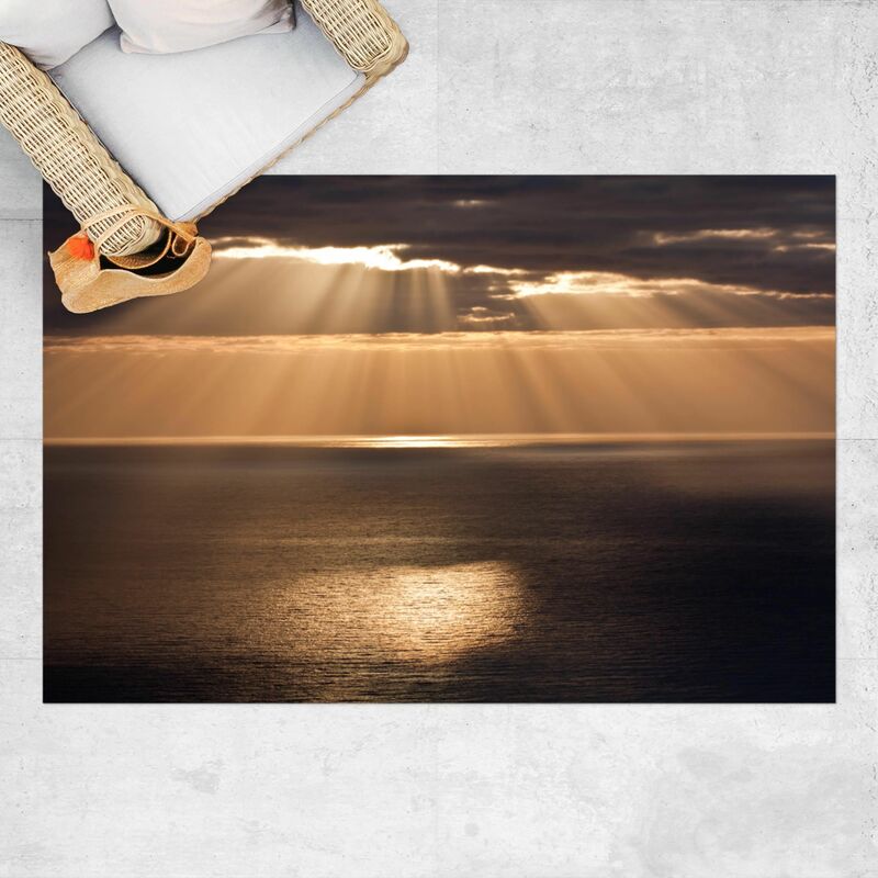 Alfombras vinílicas - Sun Beams Over The Ocean - Apaisado 2:3 Dimensión LxA: 120cm x 180cm
Alfombras vinílicas - Sun Beams Over The Ocean - Apaisado 2:3 Dimensión LxA: 120cm x 180cm