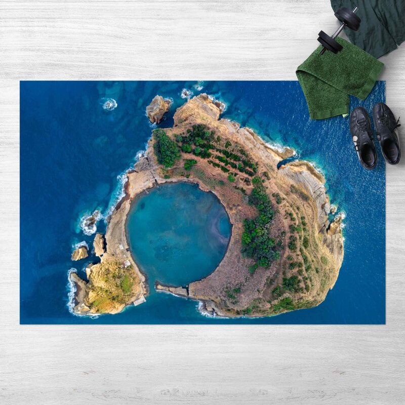 Alfombras vinílicas - Aerial Image - The Isle Vila Franca do Campo - Apaisado 2:3 Dimensión LxA: 120cm x 180cm
Alfombras vinílicas - Aerial Image - The Isle Vila Franca do Campo - Apaisado 2:3 Dimensión LxA: 120cm x 180cm