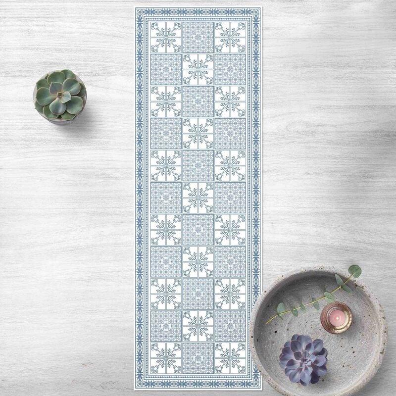 Alfombras vinílicas - Floral Tile Pattern Bluish Grey With Border - Panorámico Dimensión LxA: 120cm x 40cm
Alfombras vinílicas - Floral Tile Pattern Bluish Grey With Border - Panorámico Dimensión LxA: 120cm x 40cm