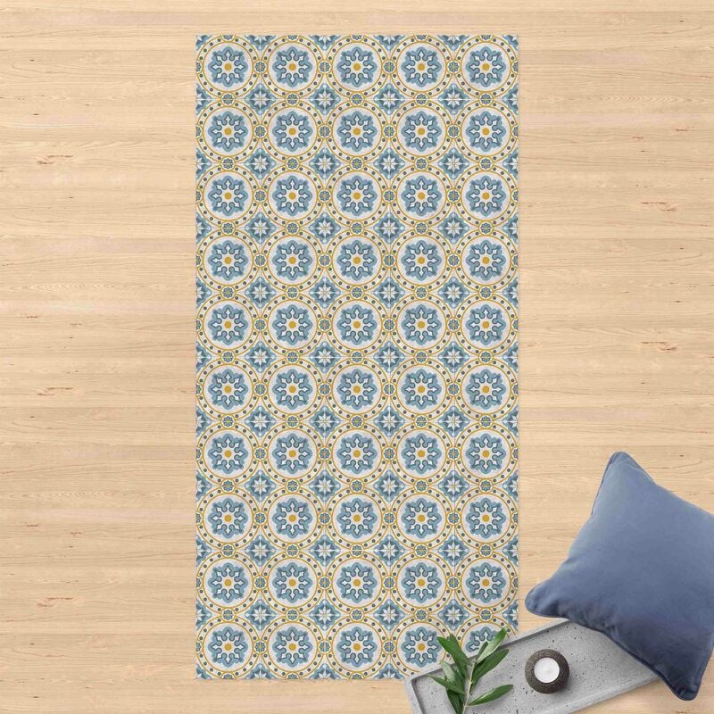 Bilderwelten - Alfombras vinílicas - Floral Tiles Blue Yellow - Alto 2:1 Dimensión LxA: 240cm x 120cm
Bilderwelten - Alfombras vinílicas - Floral Tiles Blue Yellow - Alto 2:1 Dimensión LxA: 240cm x 120cm