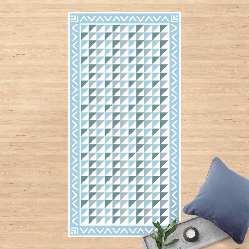Bilderwelten - Alfombras vinílicas - Geometrical Tiles small Triangles Pigeon Blue With Border - Alto 2:1 Dimensión LxA: 240cm x 120cm
Bilderwelten - Alfombras vinílicas - Geometrical Tiles small Triangles Pigeon Blue With Border - Alto 2:1 Dimensión LxA: 240cm x 120cm