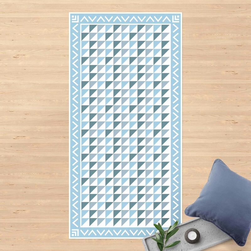 Alfombras vinílicas - Geometrical Tiles small Triangles Pigeon Blue With Border - Alto 2:1 Dimensión LxA: 180cm x 90cm
Alfombras vinílicas - Geometrical Tiles small Triangles Pigeon Blue With Border - Alto 2:1 Dimensión LxA: 180cm x 90cm