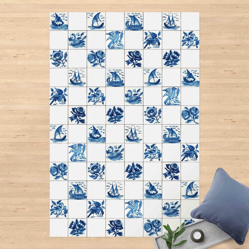 Alfombras vinílicas - Hand Painted Tiles With Flowers, Ships And Birds - Alto 3:2 Dimensión LxA: 210cm x 140cm
Alfombras vinílicas - Hand Painted Tiles With Flowers, Ships And Birds - Alto 3:2 Dimensión LxA: 210cm x 140cm