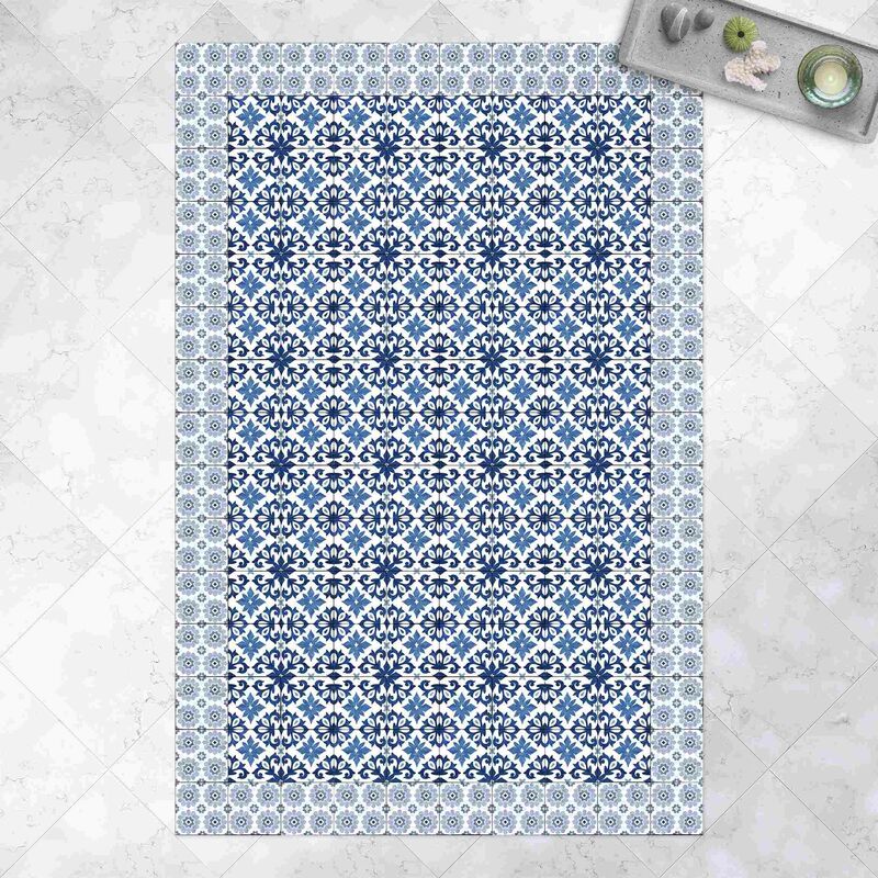 Alfombras vinílicas - Moroccan Tiles Floral Blueprint With Tile Frame - Alto 3:2 Dimensión LxA: 90cm x 60cm
Alfombras vinílicas - Moroccan Tiles Floral Blueprint With Tile Frame - Alto 3:2 Dimensión LxA: 90cm x 60cm
