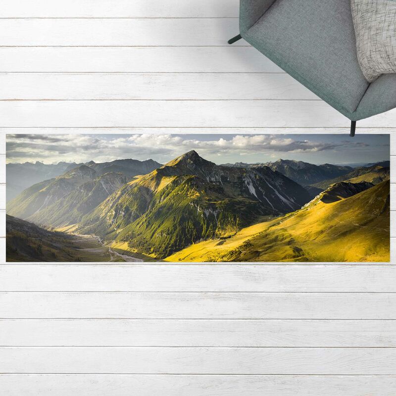 Alfombras vinílicas - Mountains And Valley Of The Lechtal Alps In Tirol - Panorama Formato apaisado Dimensión LxA: 70cm x 210cm
Alfombras vinílicas - Mountains And Valley Of The Lechtal Alps In Tirol - Panorama Formato apaisado Dimensión LxA: 70cm x 210cm