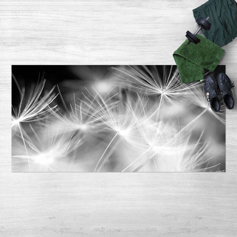 Alfombras vinílicas - Moving Dandelions Close Up On Black Background - Apaisado 1:2 Dimensión LxA: 60cm x 120cm
Alfombras vinílicas - Moving Dandelions Close Up On Black Background - Apaisado 1:2 Dimensión LxA: 60cm x 120cm