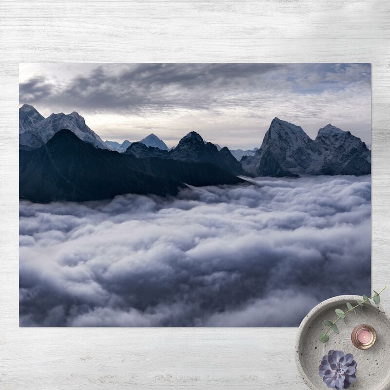 Alfombras vinílicas - Sea Of Clouds In The Himalayas - Apaisado 3:4 Dimensión LxA: 60cm x 80cm
Alfombras vinílicas - Sea Of Clouds In The Himalayas - Apaisado 3:4 Dimensión LxA: 60cm x 80cm