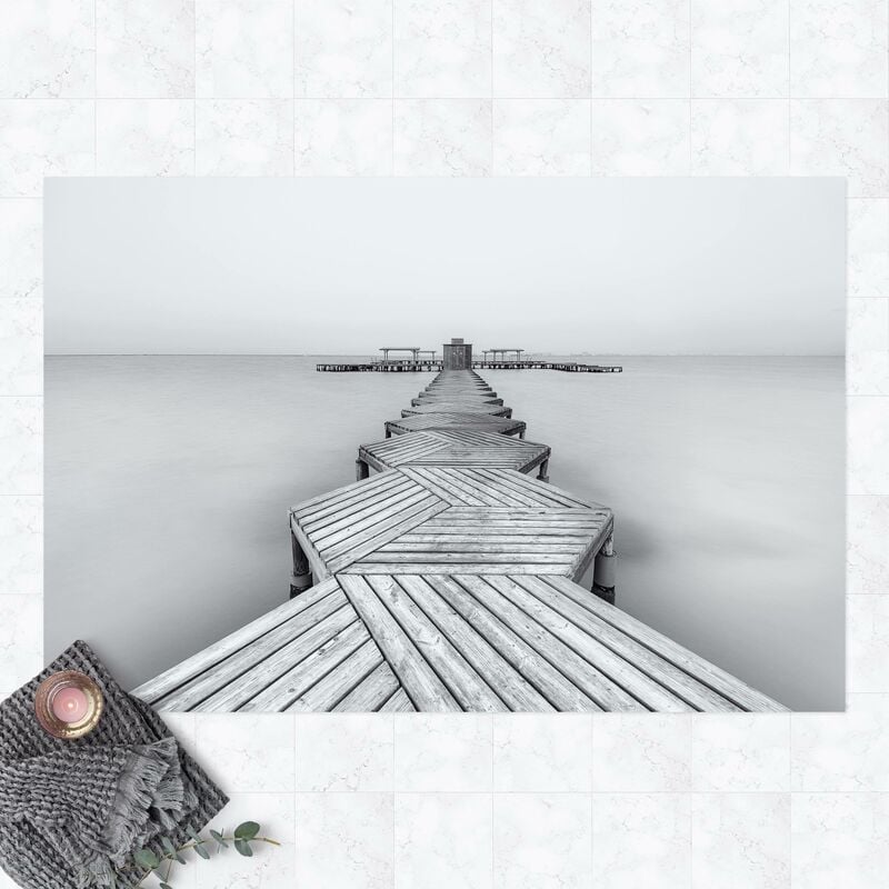 Alfombras vinílicas - Wooden Pier And Black And White - Apaisado 2:3 Dimensión LxA: 60cm x 90cm
Alfombras vinílicas - Wooden Pier And Black And White - Apaisado 2:3 Dimensión LxA: 60cm x 90cm