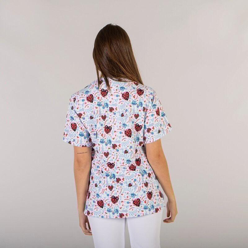 Casaca unisex cerrada en manga corta con cuello pico GARY'S KUKUXUMUSU | M - Kuku Corazones
Casaca unisex cerrada en manga corta con cuello pico GARY'S KUKUXUMUSU | M - Kuku Corazones