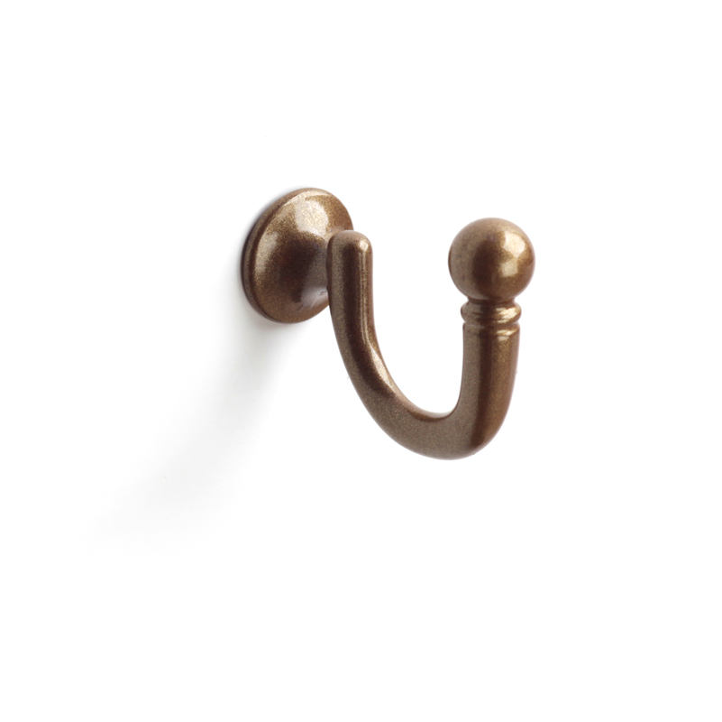 REI - Colgador de Pared | Estilo Funcional | Fabricado en Zamak | Acabado en Bronce | Gran Capacidad de Carga | Medidas 22*51*42 mm | Sistema de
REI - Colgador de Pared | Estilo Funcional | Fabricado en Zamak | Acabado en Bronce | Gran Capacidad de Carga | Medidas 22*51*42 mm | Sistema de