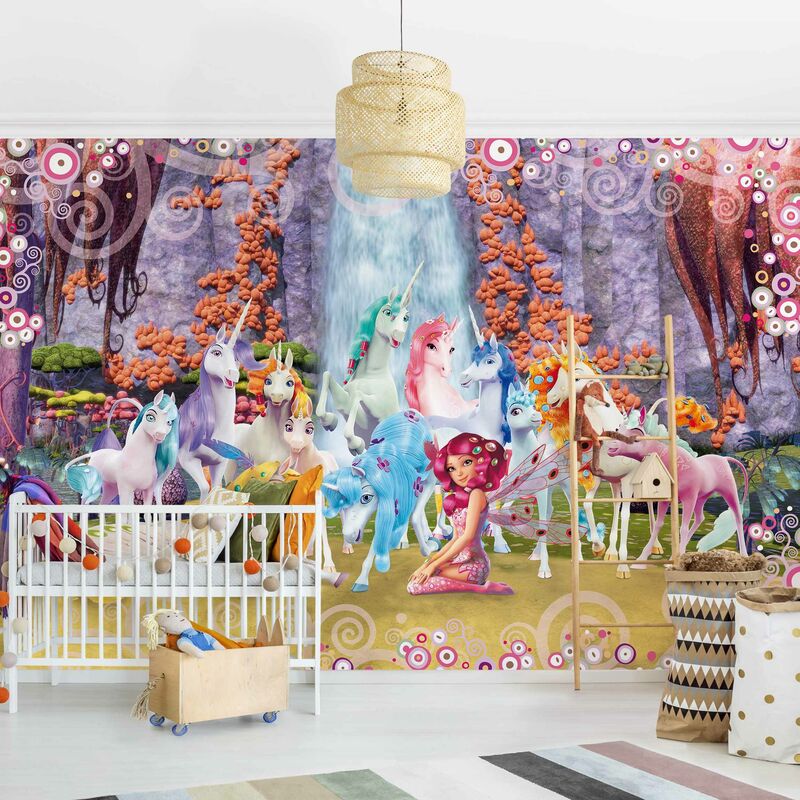 Fotomural Premium - Mia And Me - Mia And Onchao With The Unicorns Of Centopia - Mural apaisado Dimensión LxA: 255cm x 384cm Material: Premium
Fotomural Premium - Mia And Me - Mia And Onchao With The Unicorns Of Centopia - Mural apaisado Dimensión LxA: 255cm x 384cm Material: Premium
