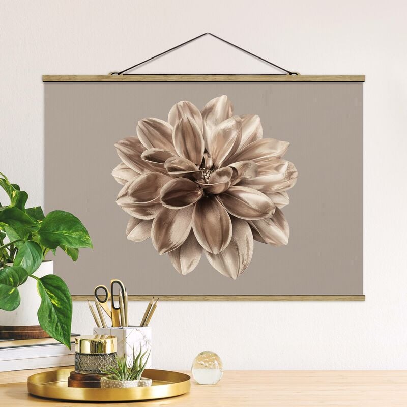 Imagen de tela - Dahlia Bronze Metallic Mocha Centered - Apaisado 2:3 Dimensión LxA: 66.5cm x 100cm
Imagen de tela - Dahlia Bronze Metallic Mocha Centered - Apaisado 2:3 Dimensión LxA: 66.5cm x 100cm