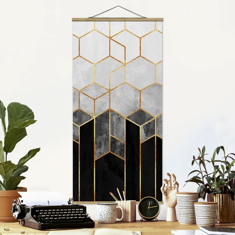 Bilderwelten - Imagen de tela - Elisabeth Fredriksson - Golden Hexagons Black And White - Alto 2:1 Dimensión LxA: 70cm x 35cm
Bilderwelten - Imagen de tela - Elisabeth Fredriksson - Golden Hexagons Black And White - Alto 2:1 Dimensión LxA: 70cm x 35cm