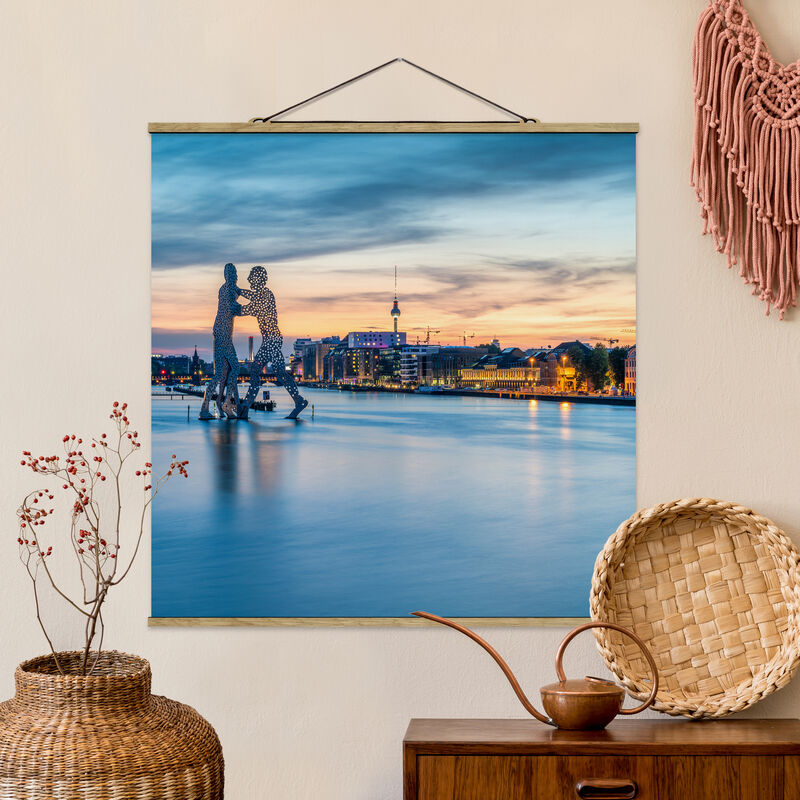 Imagen de tela - Skyline Of Berlin With Molecule Man - Cuadrado 1:1 Dimensión LxA: 100cm x 100cm
Imagen de tela - Skyline Of Berlin With Molecule Man - Cuadrado 1:1 Dimensión LxA: 100cm x 100cm