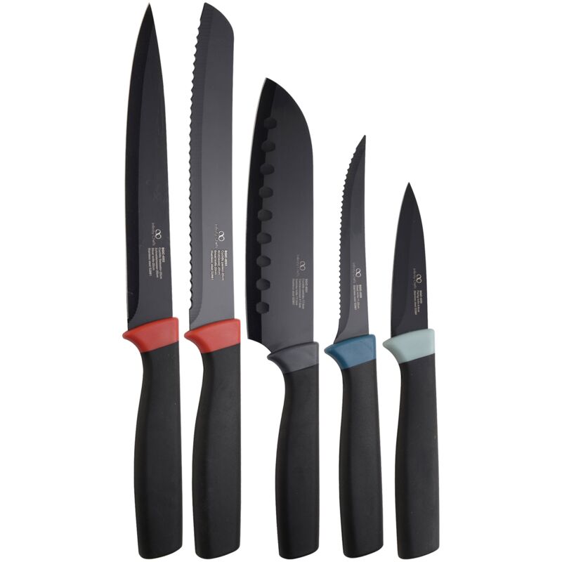 Juego de 5 cuchillos de cocina Infinity Chefs Essence: 1 Santoku, 1 fileteador, 1 para el pan, 1 cuchillo pelador, y 1 cuchillo dentado para carne.
Juego de 5 cuchillos de cocina Infinity Chefs Essence: 1 Santoku, 1 fileteador, 1 para el pan, 1 cuchillo pelador, y 1 cuchillo dentado para carne.