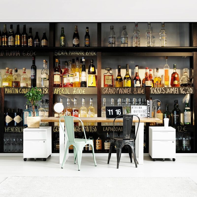 Papel pintado adhesivo - Drink Lovers Bar - Mural apaisado Dimensión LxA: 225cm x 336cm
Papel pintado adhesivo - Drink Lovers Bar - Mural apaisado Dimensión LxA: 225cm x 336cm