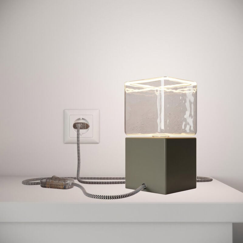 Posaluce Cubetto Color, lámpara de mesa de madera lacada con cable textil, interruptor y enchufe de 2 polos | Con bombilla - Gris - Gris
Posaluce Cubetto Color, lámpara de mesa de madera lacada con cable textil, interruptor y enchufe de 2 polos | Con bombilla - Gris - Gris