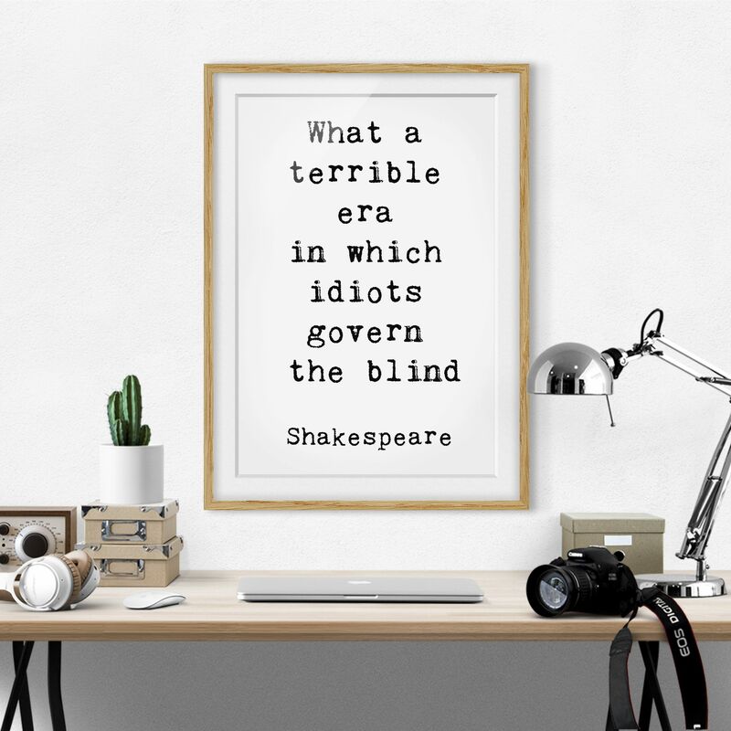 Póster enmarcado - Quale terribile Era Shakespeare Dimensión LxA: 70cm x 50cm, Marco: Roble
Póster enmarcado - Quale terribile Era Shakespeare Dimensión LxA: 70cm x 50cm, Marco: Roble