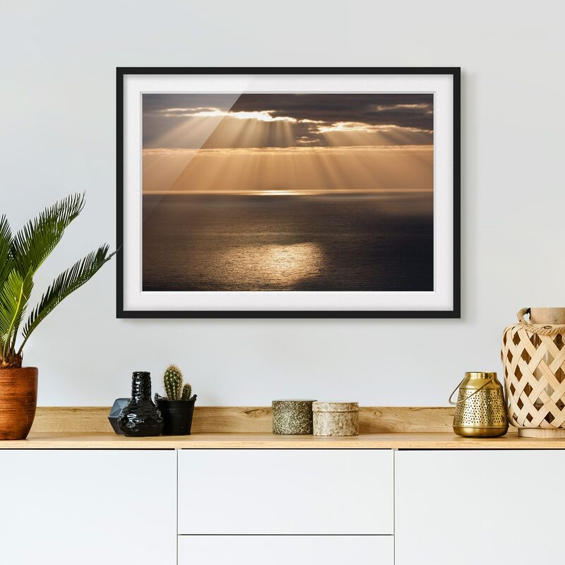 Póster enmarcado - Raggi di sole sopra il mare Dimensión LxA: 30cm x 40cm, Marco: Negro
Póster enmarcado - Raggi di sole sopra il mare Dimensión LxA: 30cm x 40cm, Marco: Negro