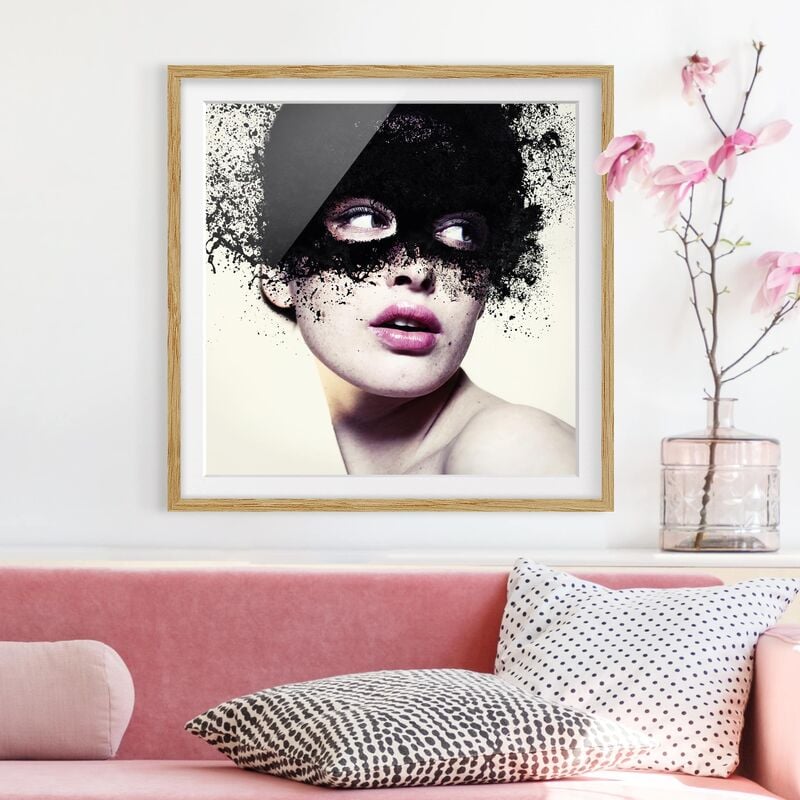 Póster enmarcado - The Girl With The Black Mask Dimensión LxA: 50cm x 50cm, Marco: Roble
Póster enmarcado - The Girl With The Black Mask Dimensión LxA: 50cm x 50cm, Marco: Roble