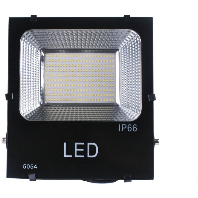 Proyector LED negro 100W 9500 lúmenes luz blanca fría 6000K para exterior, patio, garaje, nave - Jandei
Proyector LED negro 100W 9500 lúmenes luz blanca fría 6000K para exterior, patio, garaje, nave - Jandei