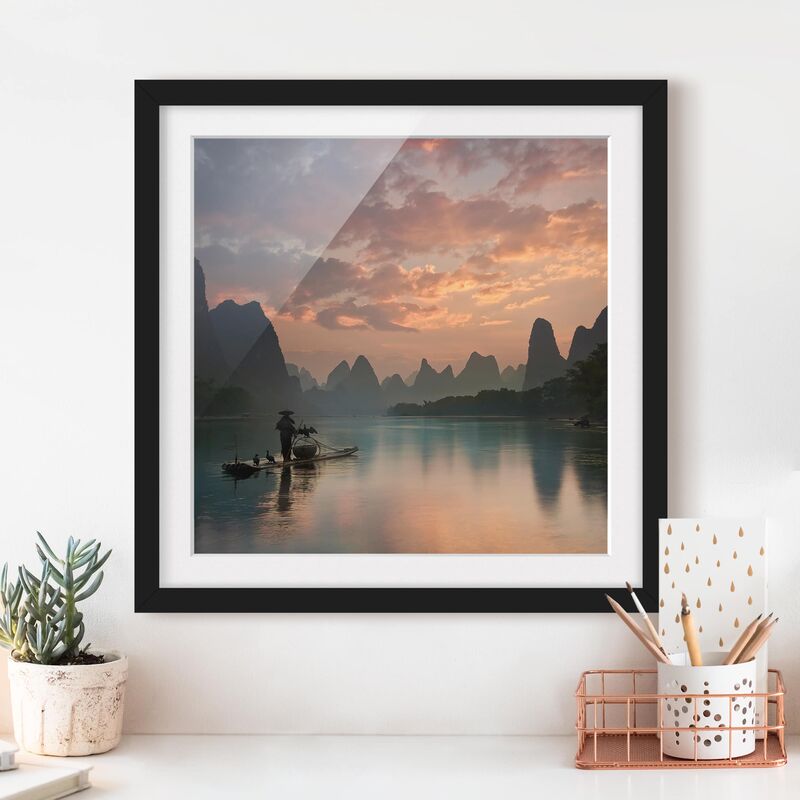 Póster enmarcado - Alba sul fiume cinese Dimensión LxA: 50cm x 50cm, Marco: Negro
Póster enmarcado - Alba sul fiume cinese Dimensión LxA: 50cm x 50cm, Marco: Negro