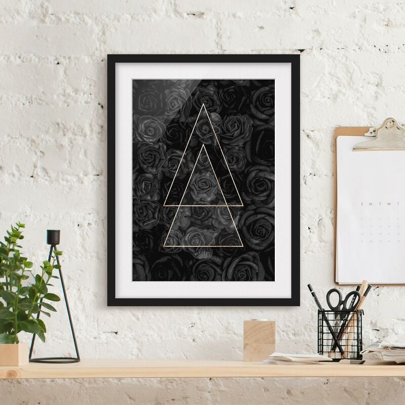Póster enmarcado - Black Roses con Golden Triangoli Dimensión LxA: 40cm x 30cm, Marco: Negro
Póster enmarcado - Black Roses con Golden Triangoli Dimensión LxA: 40cm x 30cm, Marco: Negro