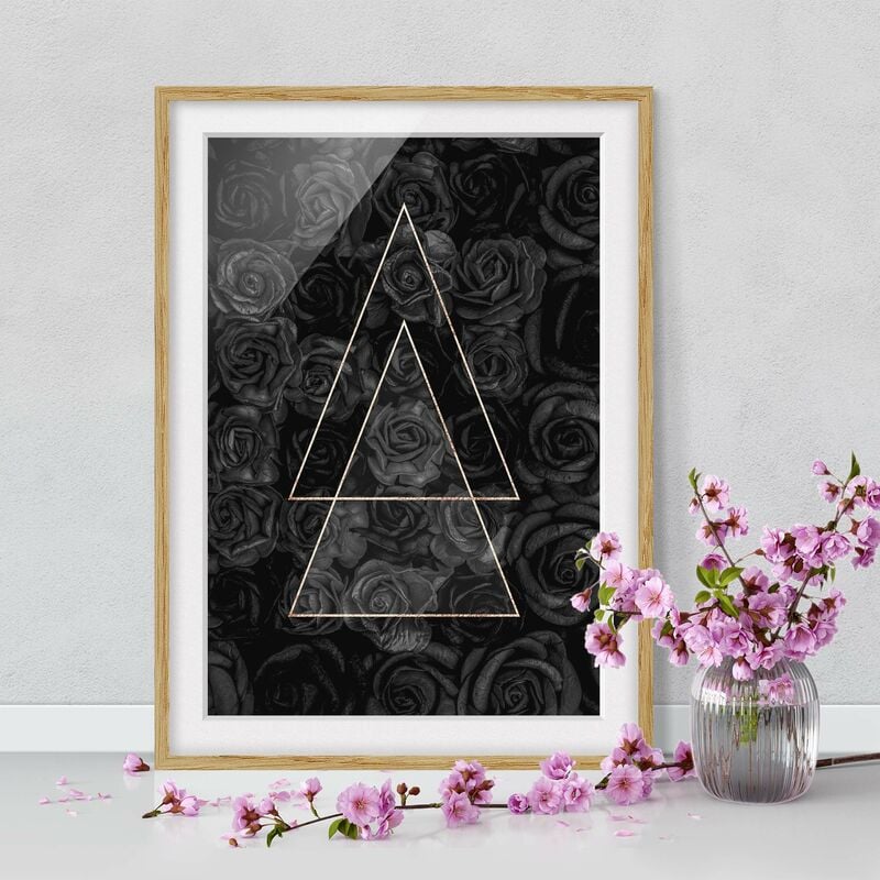 Póster enmarcado - Black Roses con Golden Triangoli Dimensión LxA: 55cm x 40cm, Marco: Roble
Póster enmarcado - Black Roses con Golden Triangoli Dimensión LxA: 55cm x 40cm, Marco: Roble
