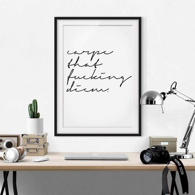 Póster enmarcado - Calligrafia Carpe Diem Dimensión LxA: 100cm x 70cm, Marco: Negro
Póster enmarcado - Calligrafia Carpe Diem Dimensión LxA: 100cm x 70cm, Marco: Negro