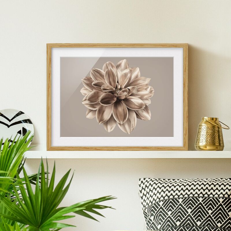 Póster enmarcado - Dalia in bronzo metallico centrato in beige mocha Dimensión LxA: 30cm x 40cm, Marco: Roble
Póster enmarcado - Dalia in bronzo metallico centrato in beige mocha Dimensión LxA: 30cm x 40cm, Marco: Roble