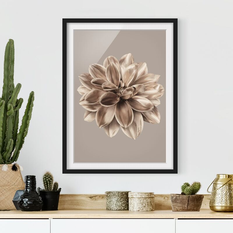 Póster enmarcado - Dalia in bronzo metallico centrato in beige mocha Dimensión LxA: 55cm x 40cm, Marco: Negro
Póster enmarcado - Dalia in bronzo metallico centrato in beige mocha Dimensión LxA: 55cm x 40cm, Marco: Negro