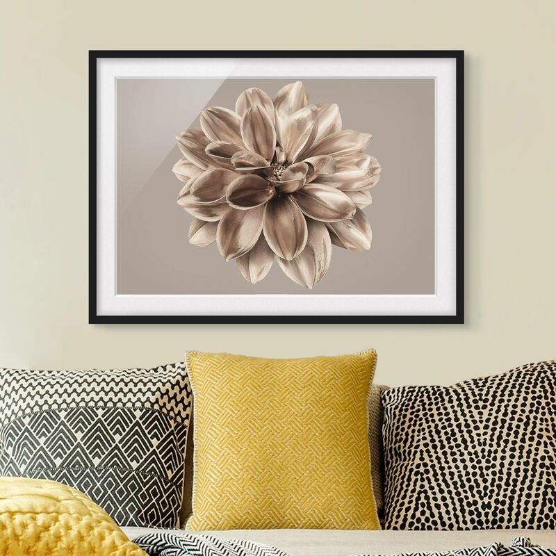Póster enmarcado - Dalia in bronzo metallico centrato in beige mocha Dimensión LxA: 50cm x 70cm, Marco: Negro
Póster enmarcado - Dalia in bronzo metallico centrato in beige mocha Dimensión LxA: 50cm x 70cm, Marco: Negro