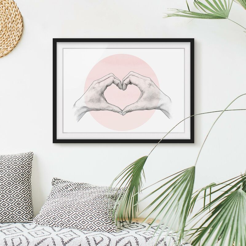 Póster enmarcado - Illustrazione Cuore cerchio mani Rosa Bianco Dimensión LxA: 18cm x 24cm, Marco: Negro
Póster enmarcado - Illustrazione Cuore cerchio mani Rosa Bianco Dimensión LxA: 18cm x 24cm, Marco: Negro