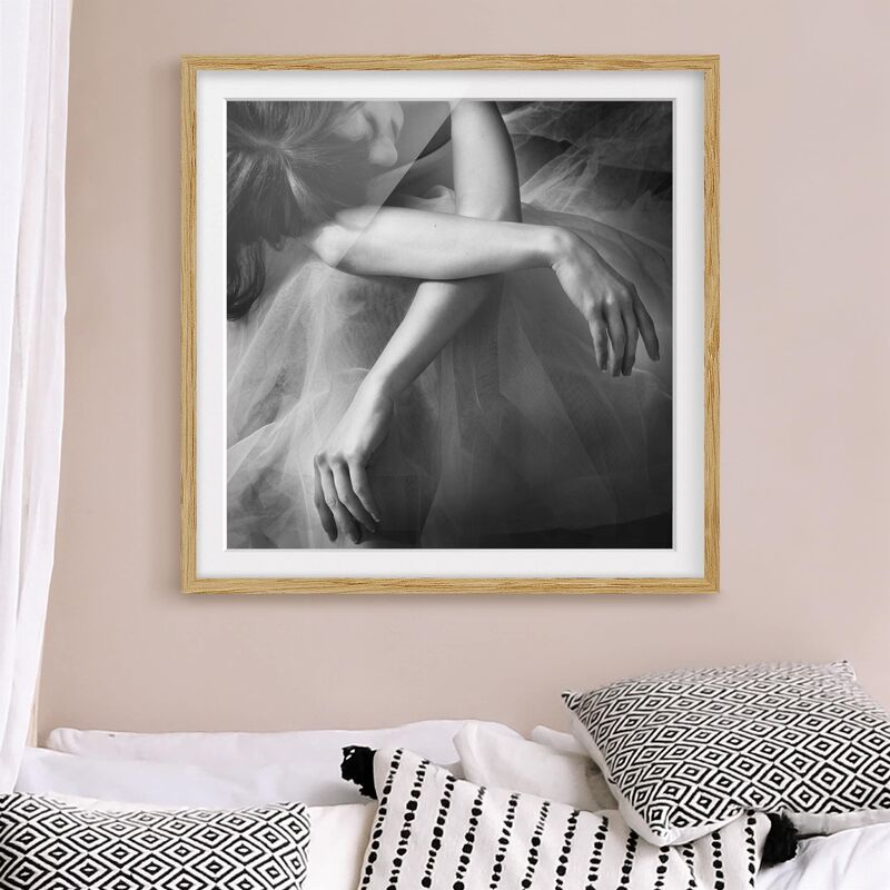 Póster enmarcado - Le mani di un Ballerina Dimensión LxA: 20cm x 20cm, Marco: Roble
Póster enmarcado - Le mani di un Ballerina Dimensión LxA: 20cm x 20cm, Marco: Roble