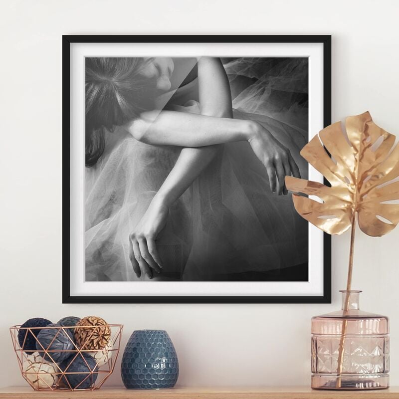 Póster enmarcado - Le mani di un Ballerina Dimensión LxA: 20cm x 20cm, Marco: Negro
Póster enmarcado - Le mani di un Ballerina Dimensión LxA: 20cm x 20cm, Marco: Negro