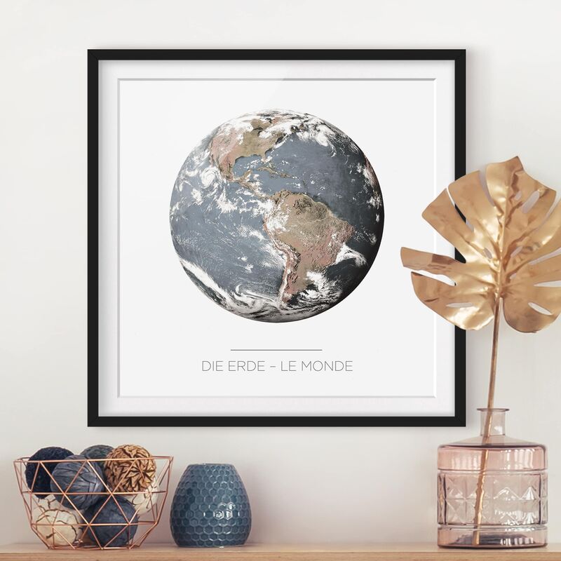 Póster enmarcado - Le Monde - The Earth Dimensión LxA: 50cm x 50cm, Marco: Negro
Póster enmarcado - Le Monde - The Earth Dimensión LxA: 50cm x 50cm, Marco: Negro