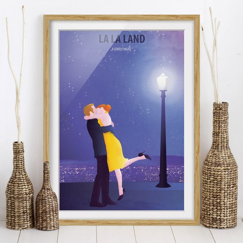 Póster enmarcado - Locandina cinematografica La La Land II Dimensión LxA: 24cm x 18cm, Marco: Roble
Póster enmarcado - Locandina cinematografica La La Land II Dimensión LxA: 24cm x 18cm, Marco: Roble