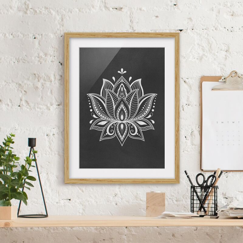 Póster enmarcado - Lotus Illustrazione Bianco Nero Dimensión LxA: 70cm x 50cm, Marco: Roble
Póster enmarcado - Lotus Illustrazione Bianco Nero Dimensión LxA: 70cm x 50cm, Marco: Roble