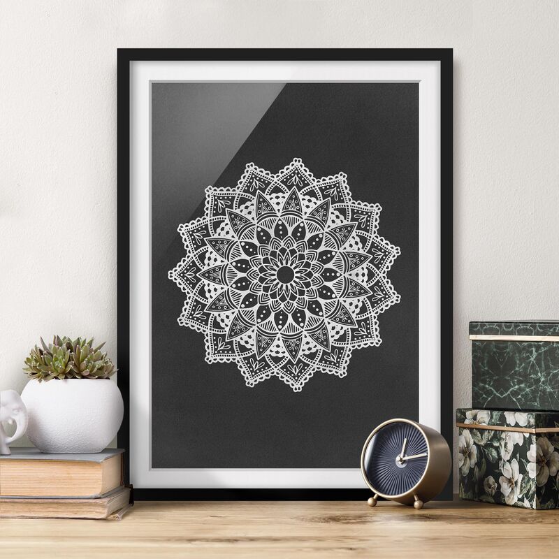 Póster enmarcado - Mandala Illustrazione Ornament Bianco Nero Dimensión LxA: 55cm x 40cm, Marco: Negro
Póster enmarcado - Mandala Illustrazione Ornament Bianco Nero Dimensión LxA: 55cm x 40cm, Marco: Negro