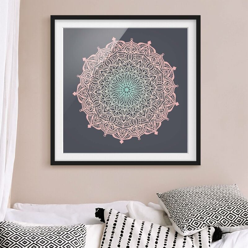 Póster enmarcado - Mandala Ornamento In rosa e blu Dimensión LxA: 50cm x 50cm, Marco: Negro
Póster enmarcado - Mandala Ornamento In rosa e blu Dimensión LxA: 50cm x 50cm, Marco: Negro