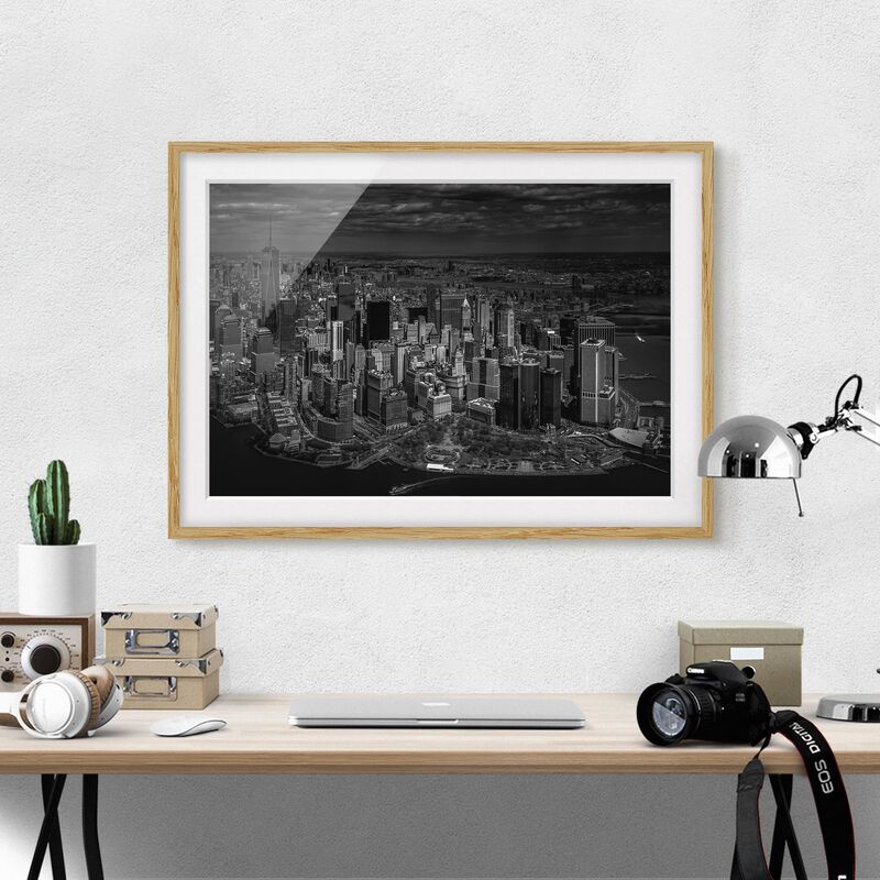 Póster enmarcado - New York - Manhattan da The Air Dimensión LxA: 18cm x 24cm, Marco: Roble
Póster enmarcado - New York - Manhattan da The Air Dimensión LxA: 18cm x 24cm, Marco: Roble