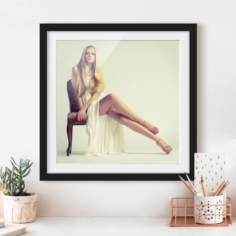 Póster enmarcado - No.270 Blonde Elegance Dimensión LxA: 70cm x 70cm, Marco: Negro
Póster enmarcado - No.270 Blonde Elegance Dimensión LxA: 70cm x 70cm, Marco: Negro