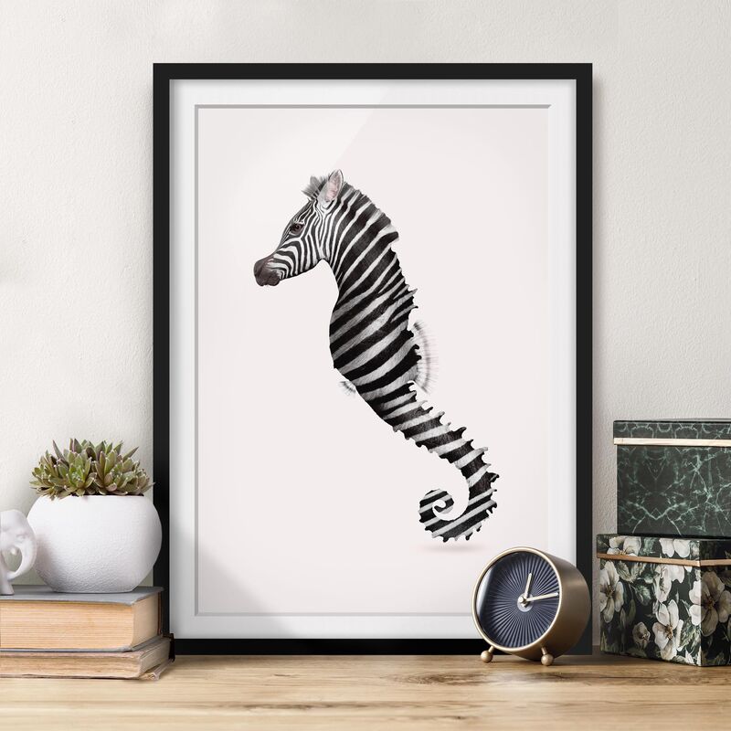 Póster enmarcado - Seahorse Con Zebra Stripes Dimensión LxA: 70cm x 50cm, Marco: Negro
Póster enmarcado - Seahorse Con Zebra Stripes Dimensión LxA: 70cm x 50cm, Marco: Negro