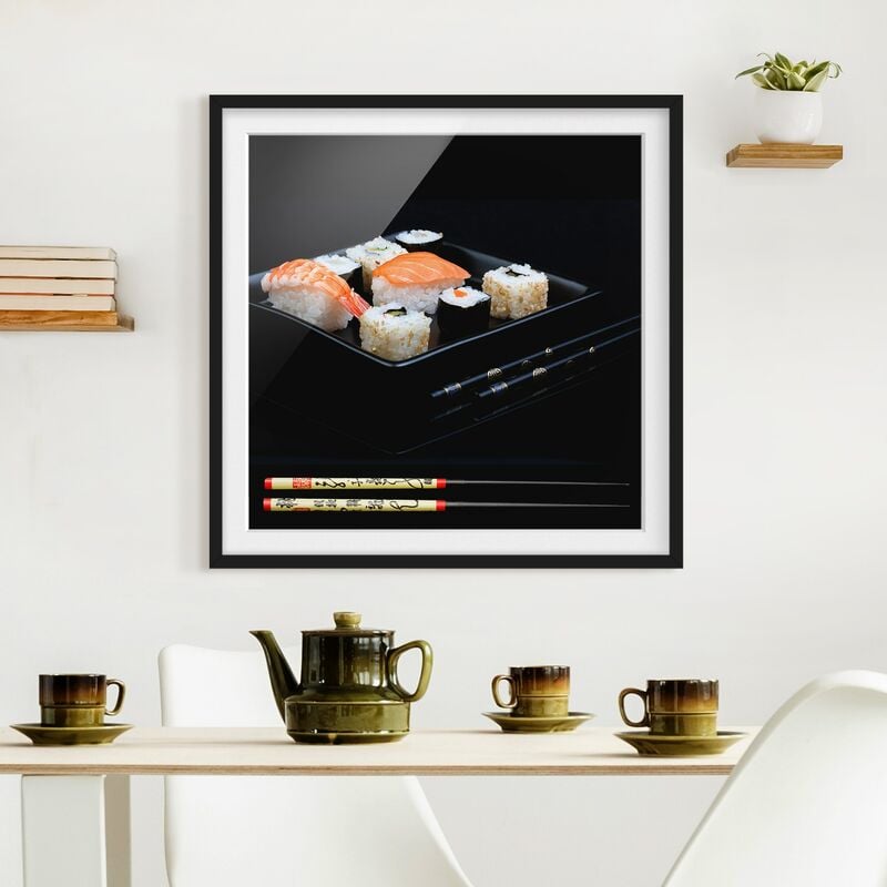 Póster enmarcado - Sushi piatto con le bacchette nero Dimensión LxA: 50cm x 50cm, Marco: Negro
Póster enmarcado - Sushi piatto con le bacchette nero Dimensión LxA: 50cm x 50cm, Marco: Negro