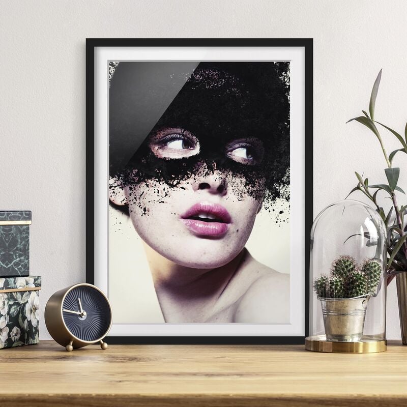 Póster enmarcado - The Girl With The Black Mask Dimensión LxA: 100cm x 70cm, Marco: Negro
Póster enmarcado - The Girl With The Black Mask Dimensión LxA: 100cm x 70cm, Marco: Negro