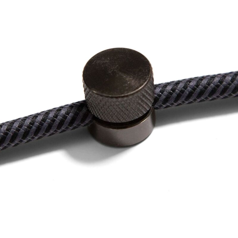 Creative Cables - Sarè - Fijación a la pared, pasacables de metal para cable textil | Negro perla - Negro perla
Creative Cables - Sarè - Fijación a la pared, pasacables de metal para cable textil | Negro perla - Negro perla