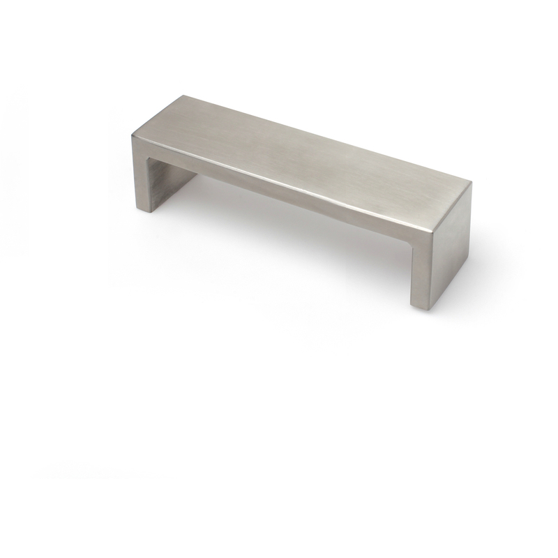 Tirador Asa Mueble | Estilo Contemporáneo | Fabricado en Inox | Acabado en Inox Mate | Distancia Entrepuntos: 160 mm | Medidas 170*40*40 mm | Sistema
Tirador Asa Mueble | Estilo Contemporáneo | Fabricado en Inox | Acabado en Inox Mate | Distancia Entrepuntos: 160 mm | Medidas 170*40*40 mm | Sistema