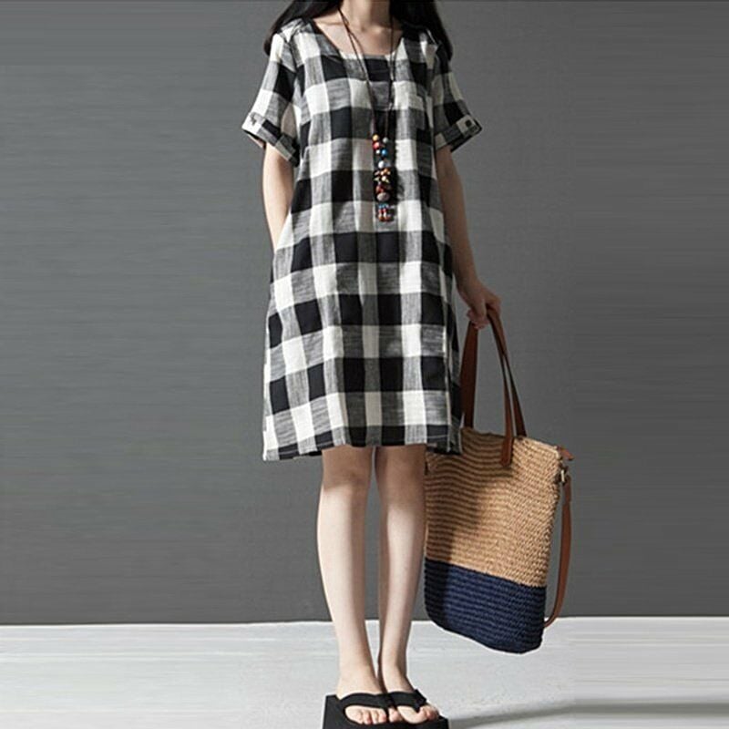 Vestido suelto con estampado de cuadros a la moda para mujer, cuello redondo, manga corta, bolsillo en el pecho, holgado, vestido de talla
Vestido suelto con estampado de cuadros a la moda para mujer, cuello redondo, manga corta, bolsillo en el pecho, holgado, vestido de talla
