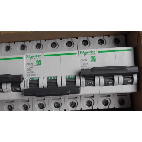 1  DISJONCTEUR  C60N  3P C  20A 3 Poles  SCHNEIDER  M9F11320